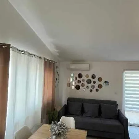 Apartment J&m 2- One Bedroom With Sea View *