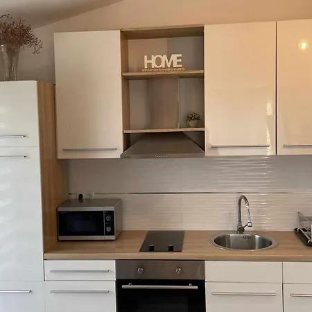 J&m 2- One Bedroom With Sea View Рогозница