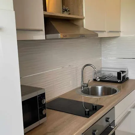 J&m 2- One Bedroom With Sea View Апартаменты