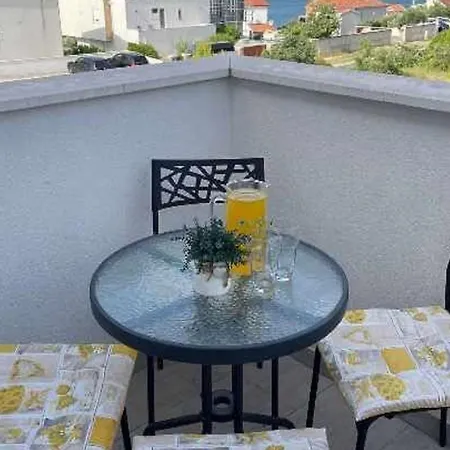 J&m 2- One Bedroom With Sea View Апартаменты *