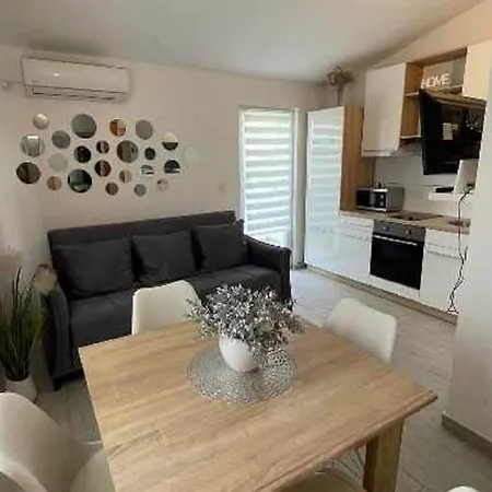 J&m 2- One Bedroom With Sea View Апартаменты Рогозница