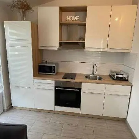 J&m 2- One Bedroom With Sea View Апартаменты
